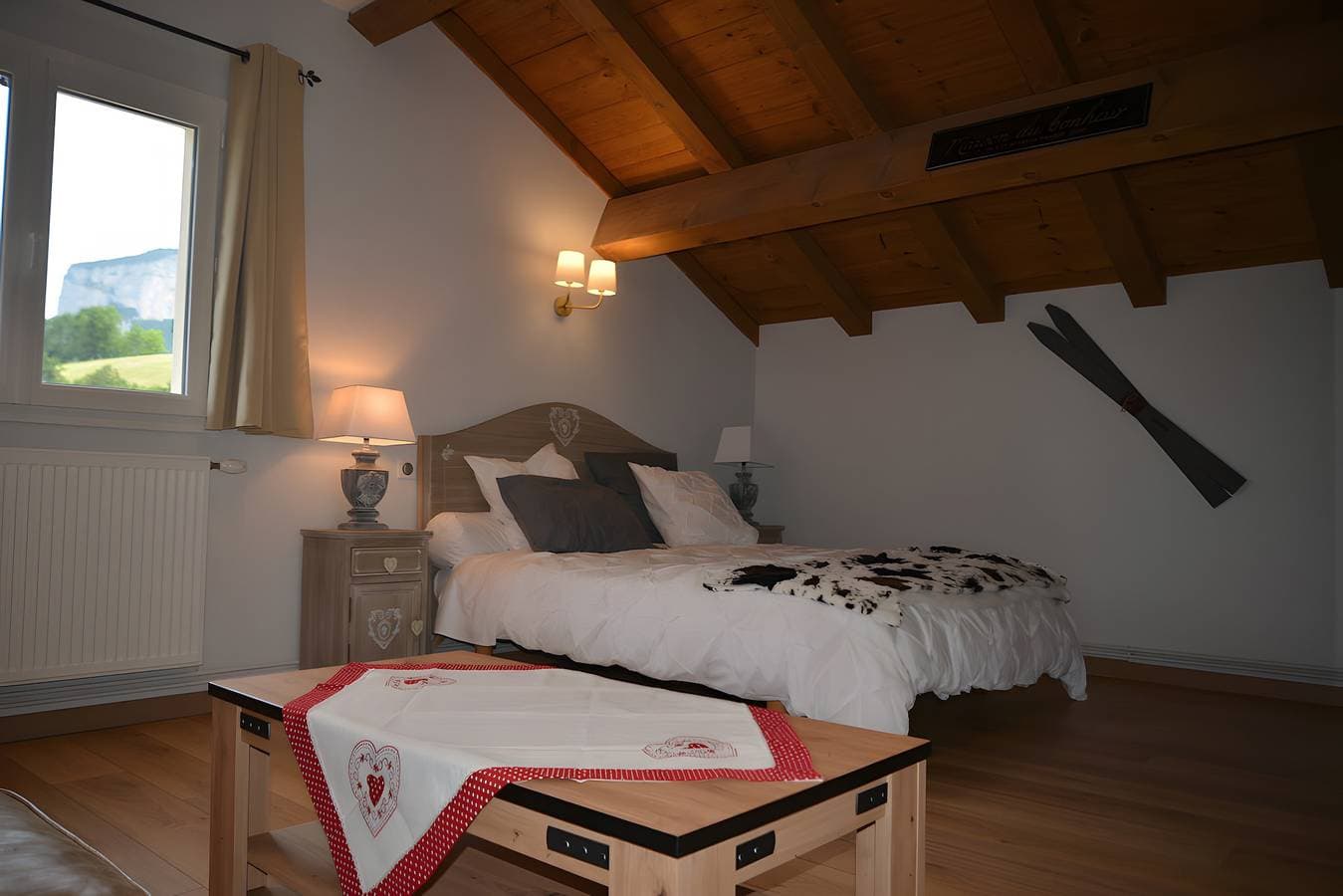 Foto 10 von 28: Bed & Breakfast „La Chambre De Jaxel“ mit Bergblick, Gemeinschaftspool und WLAN