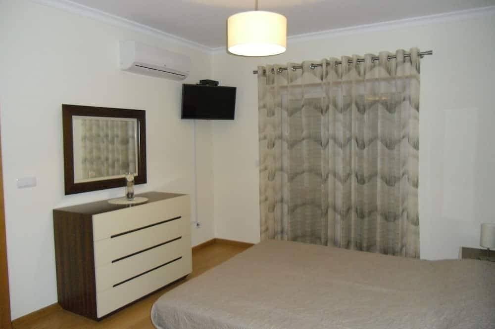 Foto 6 von 14: Haus 5 Schlafzimmer mit Schwimmbad