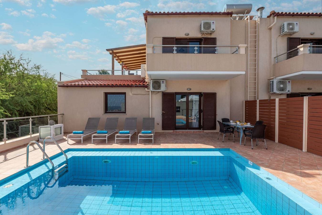 Foto 3 von 33: Villa für 7 Personen mit Terrasse
