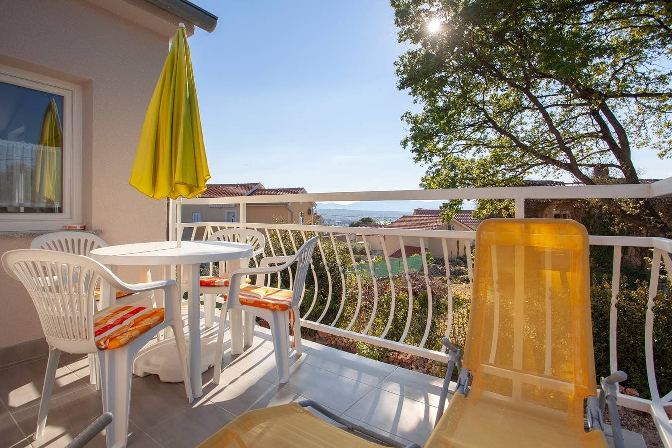 Foto 8 von 32: Apartment für 4 Personen mit privatem Parkplatz und Meerblick