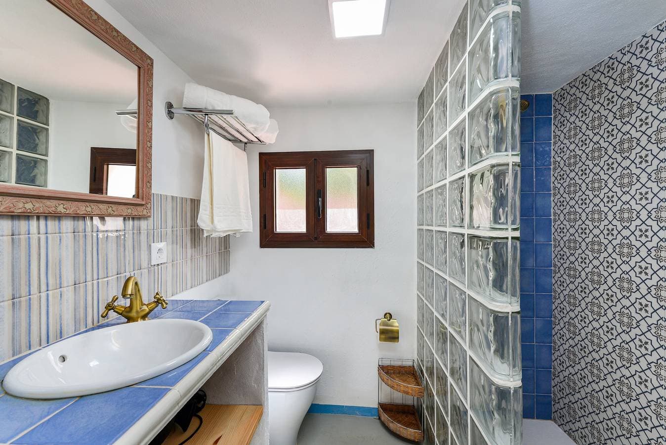 Foto 10 von 28: Einzimmerapartment 'La Casita De Casares' mit Meerblick, privater Terrasse und Balkon