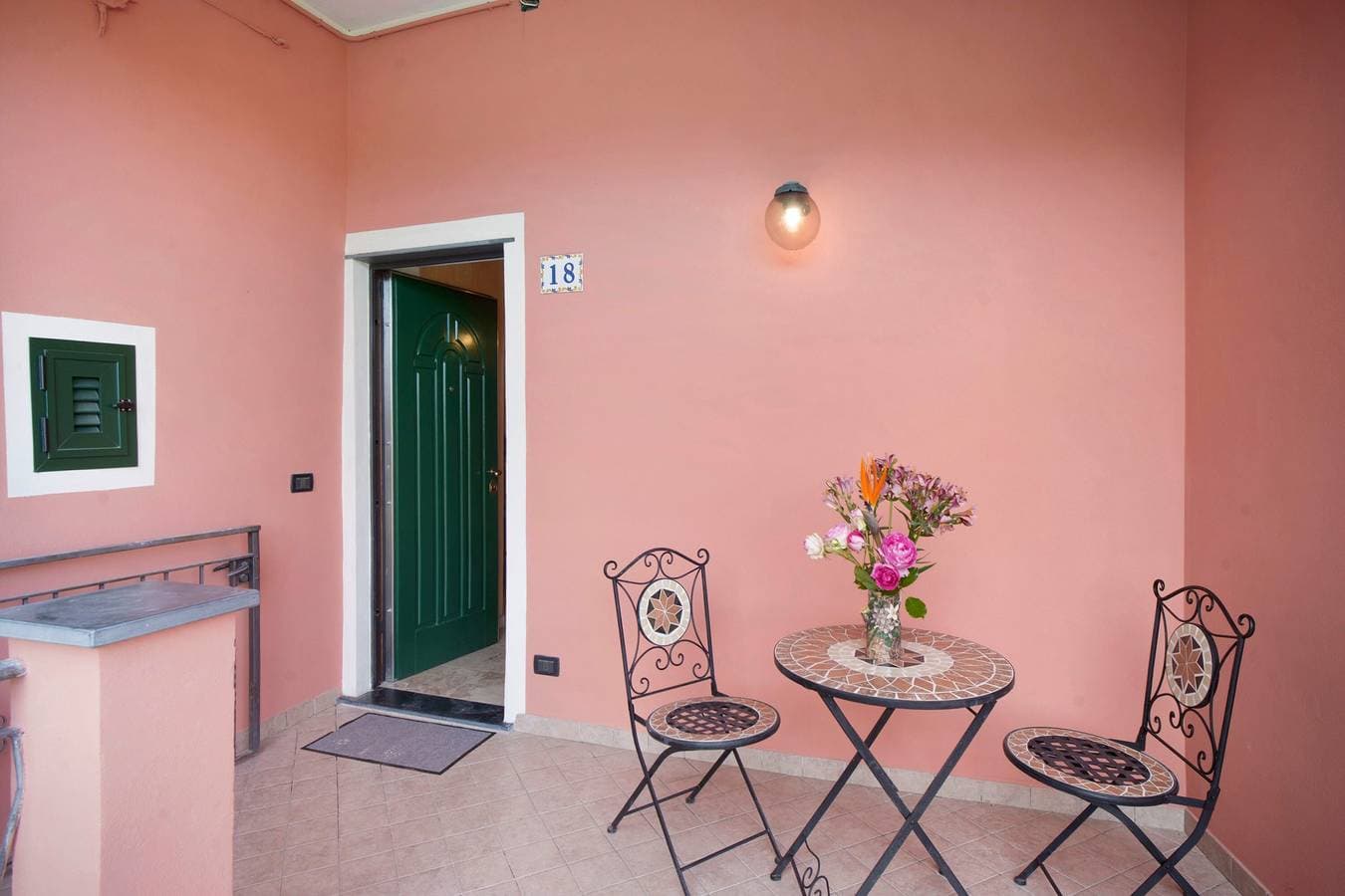 Foto 3 von 22: Ferienwohnung 'Marì E Françe' mit Balkon und Wi-Fi