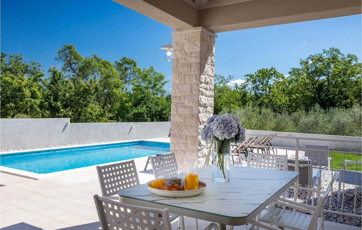 Foto 7 von 51: Gemütliche 2-Zimmer-Wohnung mit Pool, WLAN und Parkplatz in der Nähe des Restaurants Fiorini