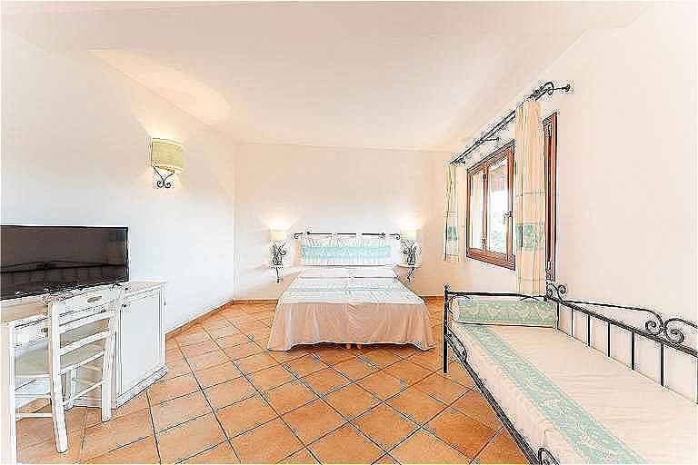 Foto 2 von 21: Studio mit Balkon und Außenpool