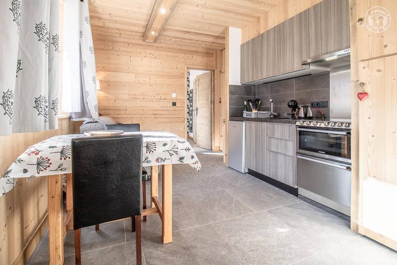 Foto 6 von 20: Appartement „L’épilobe“ mit Bergblick, Gemeinschaftsgarten und WLAN