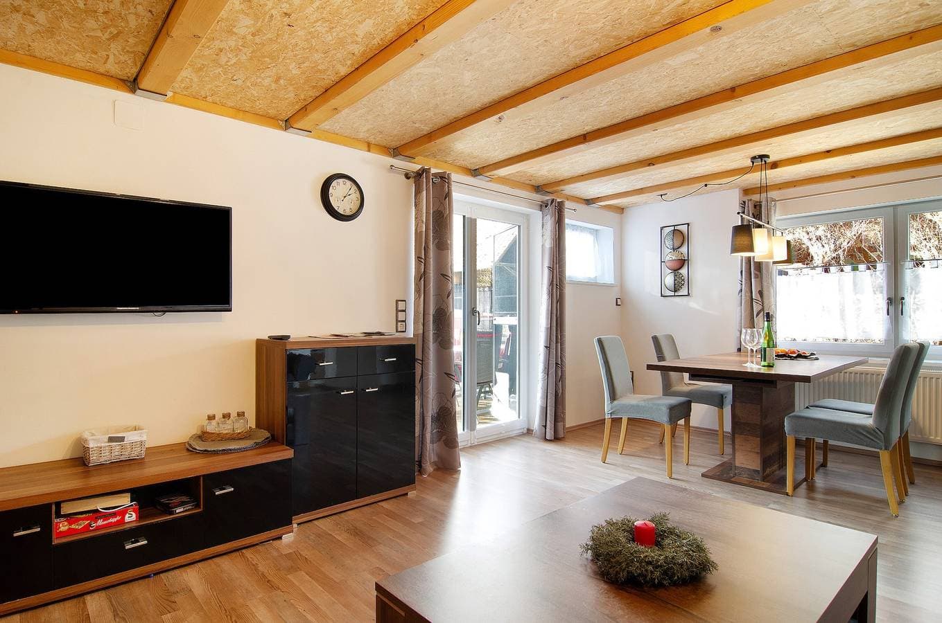 Foto 2 von 21: Ferienwohnung 'Schönfeld' mit Privatterrasse und WLAN