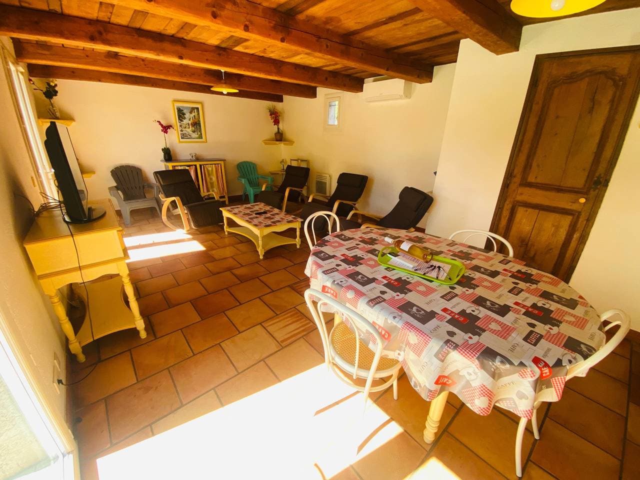 Foto 8 von 25: Ferienhaus 'Maison, piscine, animaux, jardin' mit Gemeinschaftspool, privater Terrasse und WLAN