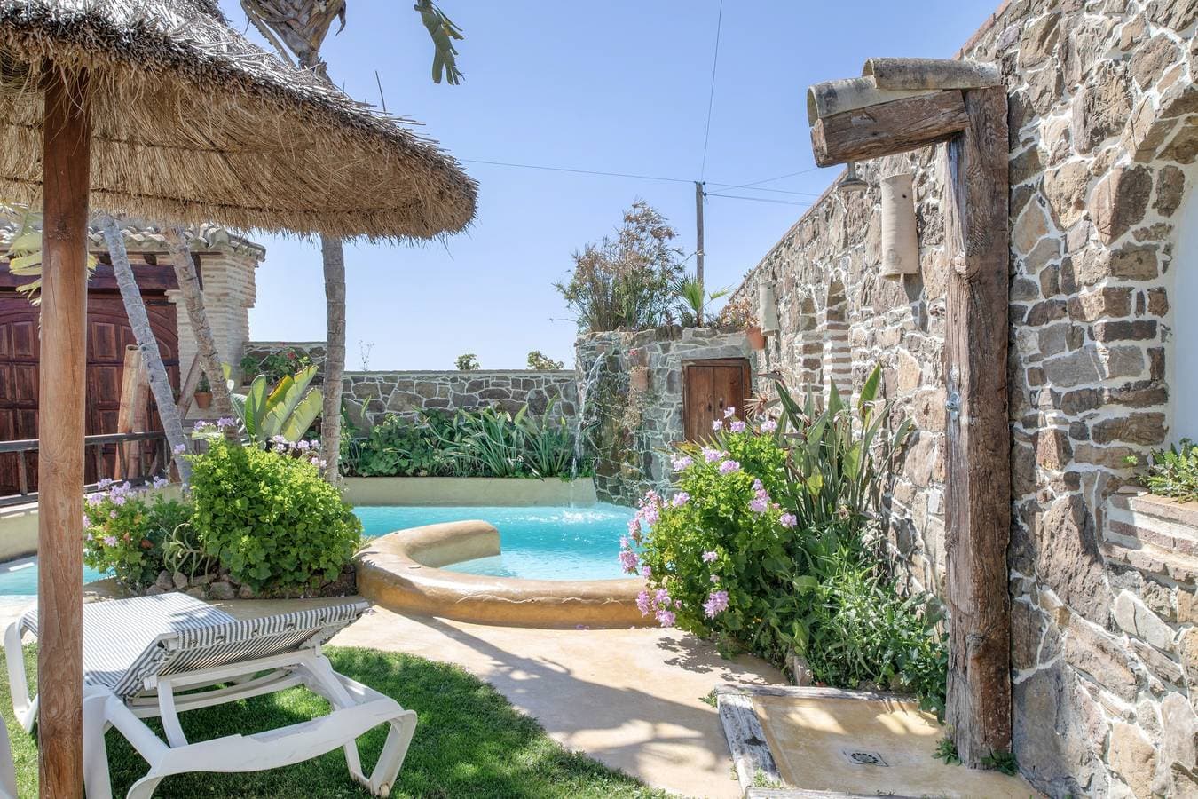Foto 3 von 31: Apartamento El Cortijo 1: Pool, Terrasse und Klimaanlage in Conil de la Frontera