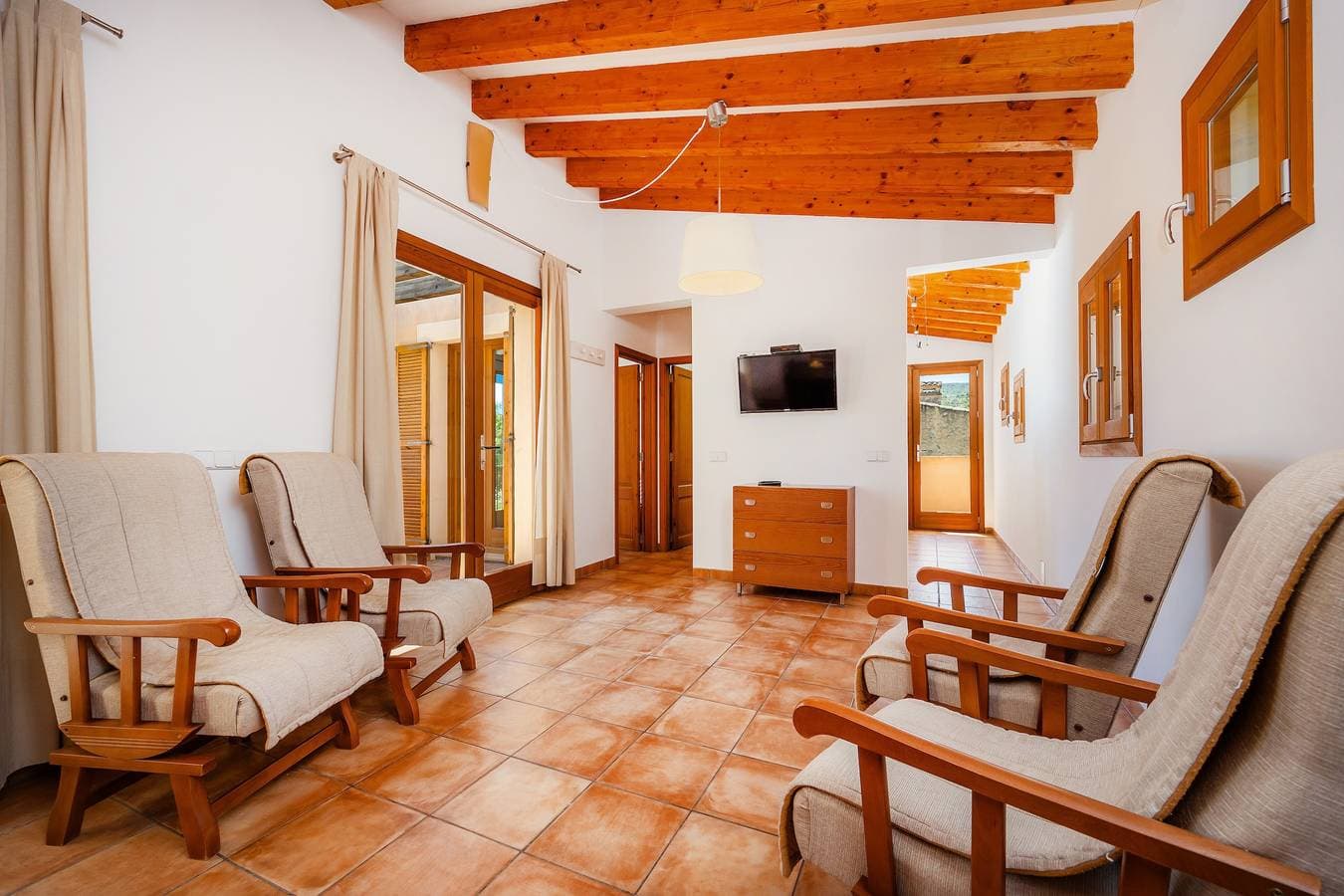 Foto 6 von 33: Ferienwohnung 'Es Colomer' mit Bergblick, Gemeinschaftspool und WLAN