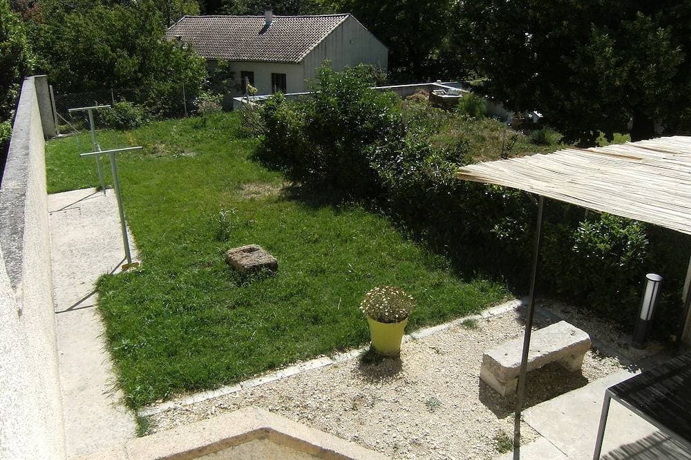 Foto 7 von 17: Haus in einem Dorf der Enklave der Päpste