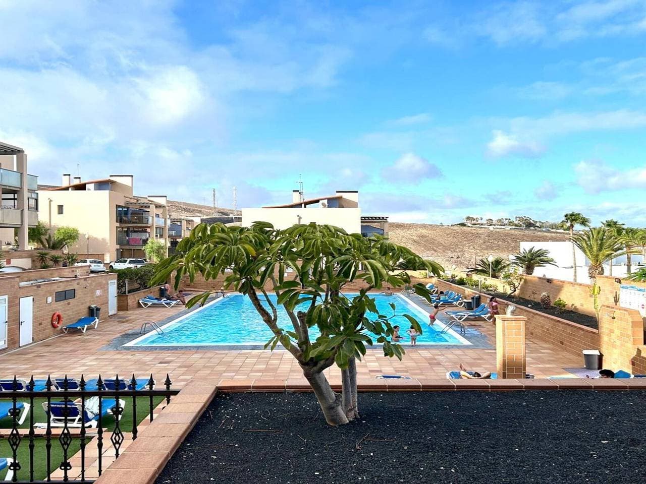 Komfortables Haus mit Pool und schnellem WLAN in Strandnähe 1