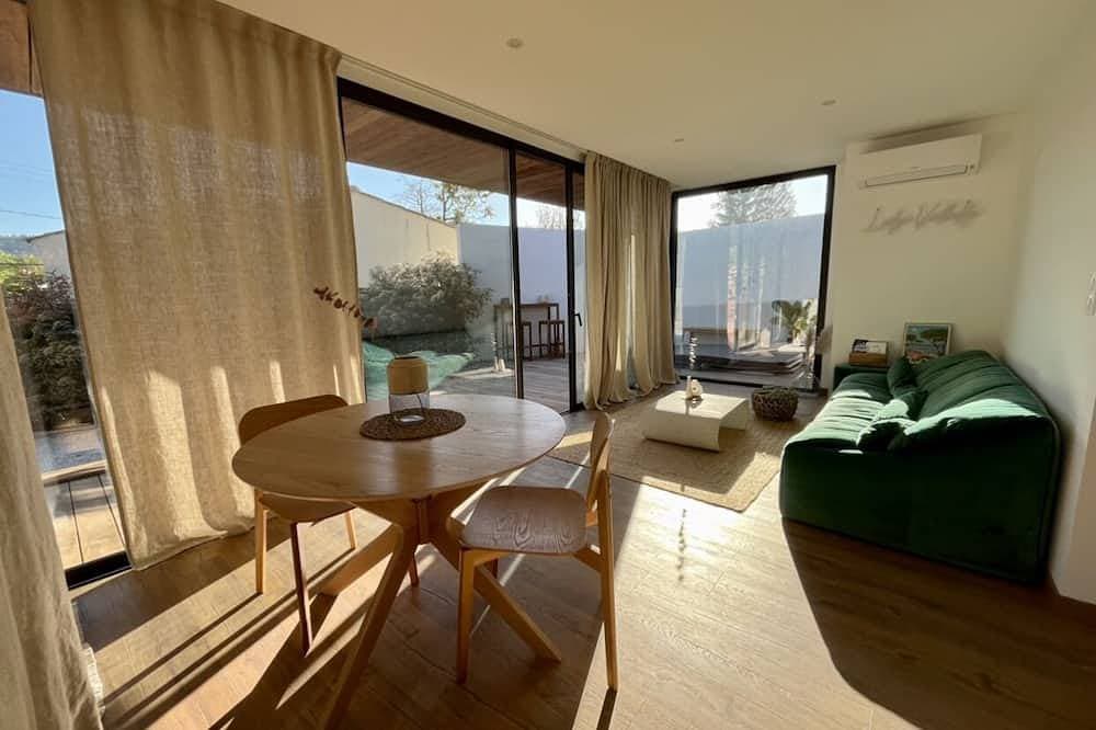Foto 10 von 25: Lodge Contemporain Avec Jacuzzi en Provence Verte