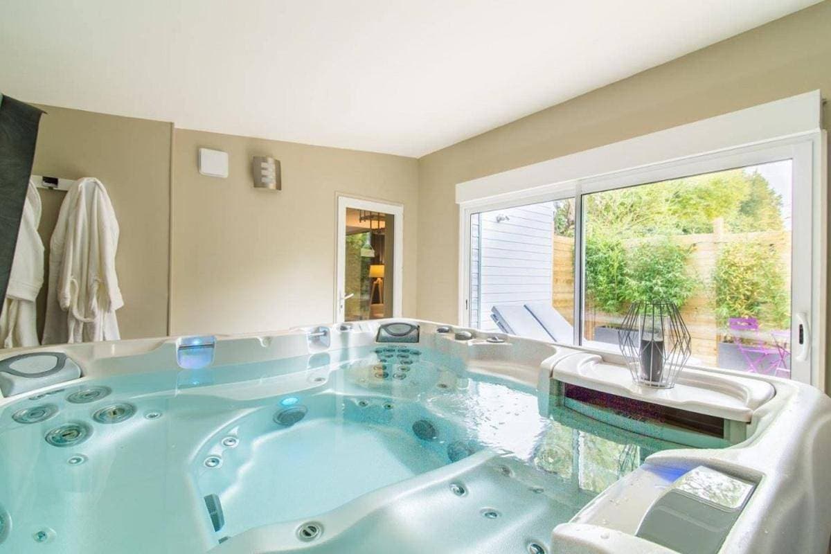 Magnifique Suite avec Jacuzzi privatif 1