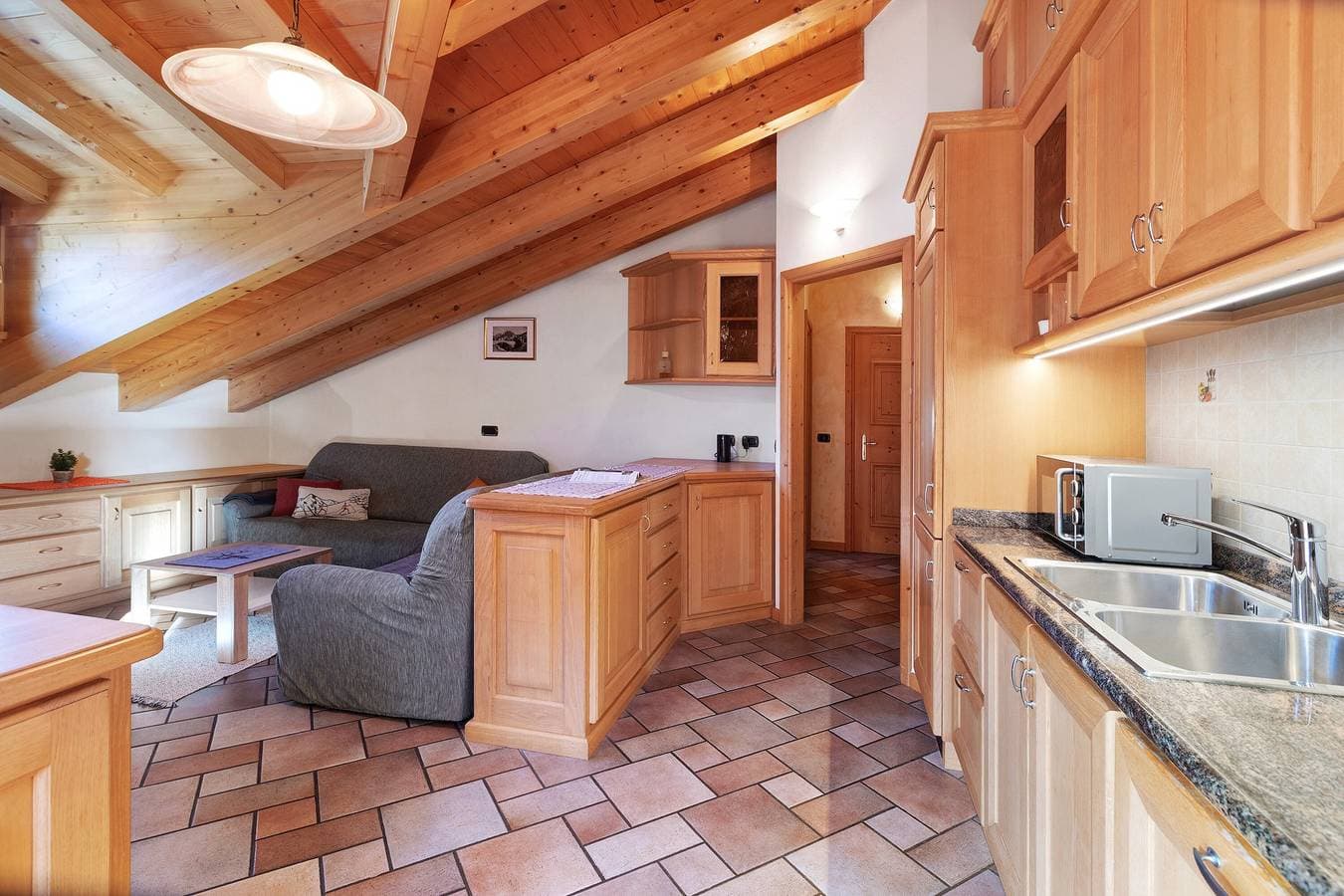 Foto 6 von 32: Apartment 'Mansarda Combo' mit Bergblick, Balkon und WLAN
