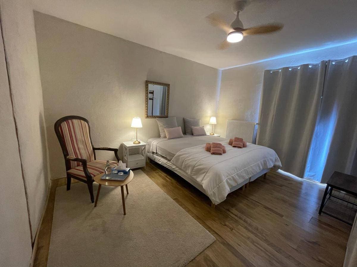 Foto 4 von 13: Double Room with Private Bathroom