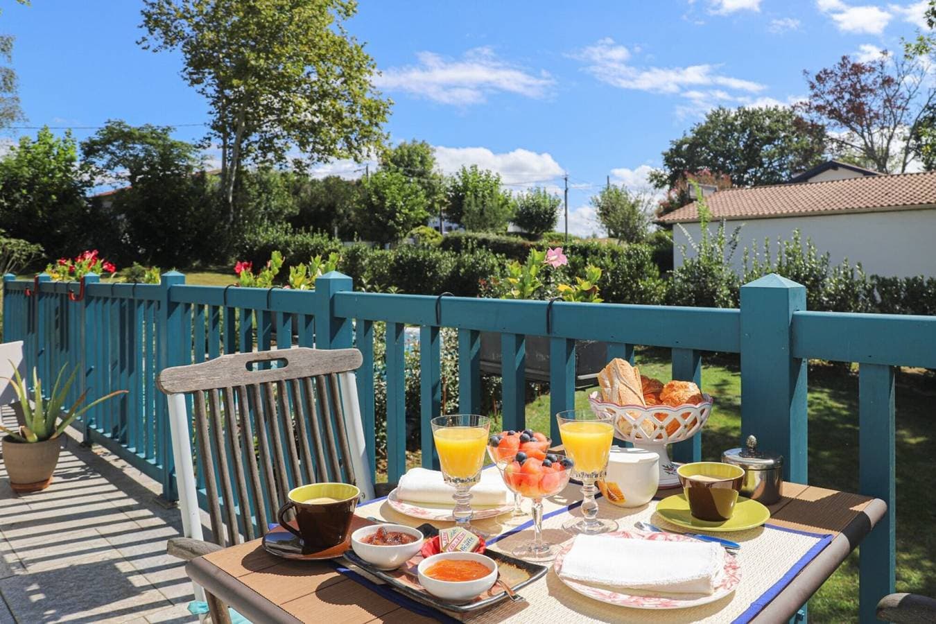 Foto 8 von 13: Gästezimmer 'Txori Etxea - Chambre Orange' mit Pool, Terrasse, Frühstück