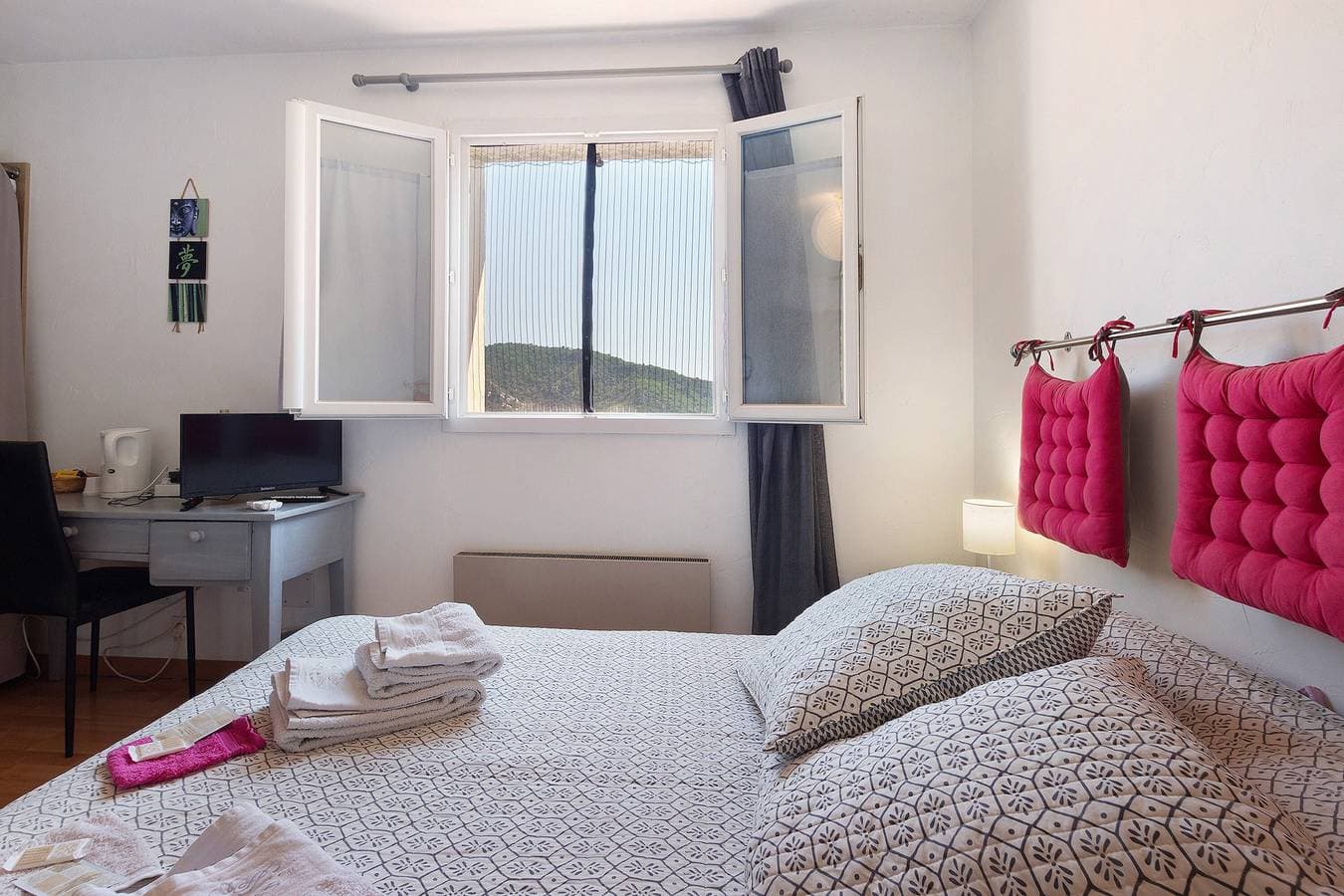 Foto 8 von 32: Bed and Breakfast „Perroquet“ mit Bergblick, WLAN und Klimaanlage
