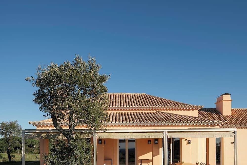 Elegant Mediterranean Villa - 6 Ensuite Bedrooms with AC - Pool - Sunsets 1