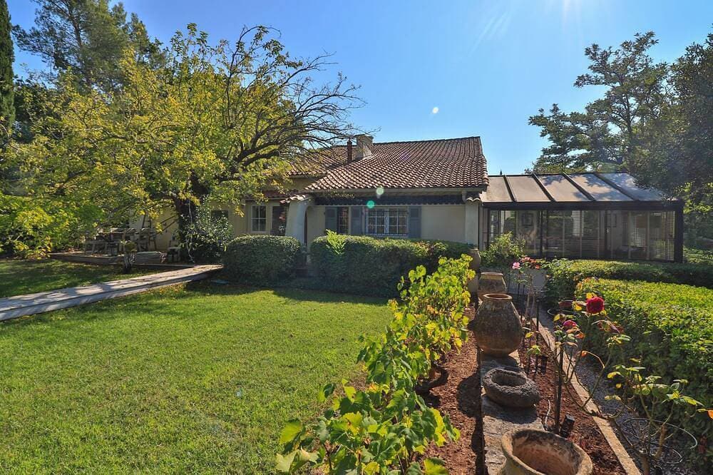 Foto 9 von 25: Charmantes Häuschen, abgelegenes Grundstück mit Pool und Garten - Strände in der Nähe