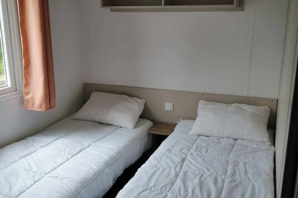 Foto 3 von 19: Homerez - Bungalow in Condrieu mit Pool