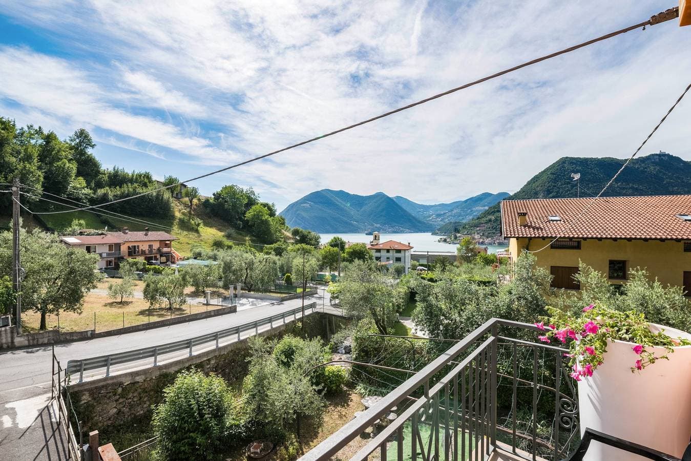 Foto 6 von 33: Ferienwohnung mit Seeblick, Pool, WLAN & Terrasse