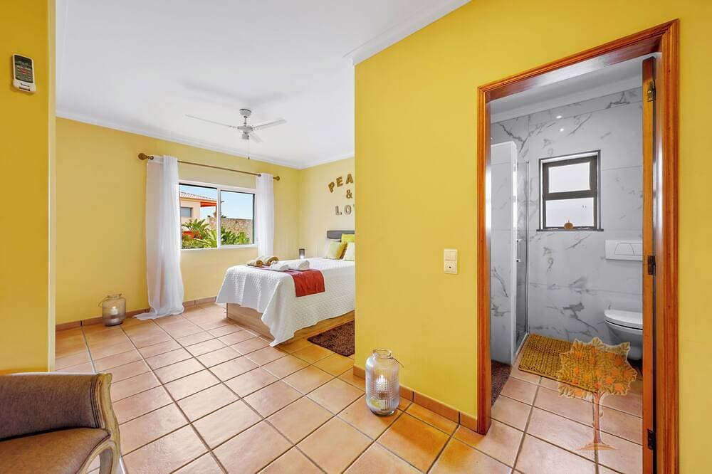 Foto 2 von 25: \"Orange Tree Villa Alvor - South - Facing Family Villa with Private Poll\"