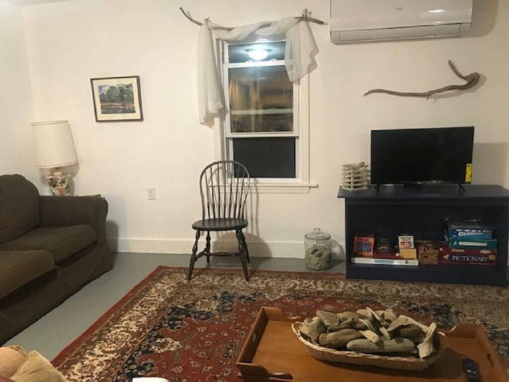 Foto 10 von 32: Waterfront, Updated Oceanfront Gem for 2, near Bowdoin College, Harpswell, and much more!