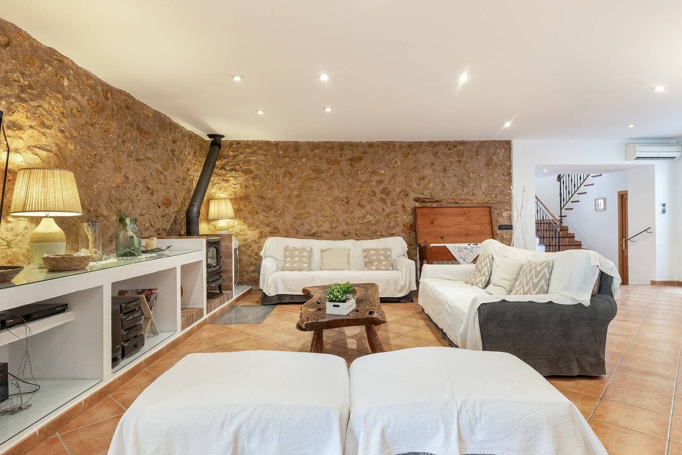 Foto 4 von 34: Ferienhaus „Horta Den Menut“ mit Bergblick, Pool, WLAN, Garten und Terrasse