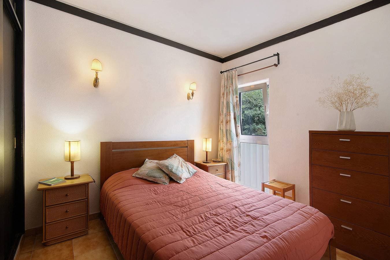 Foto 12 von 23: Ferienwohnung 'T1 Em Vilamoura - Parque Mourabel' mit Gemeinschaftspool, Gemeinschaftsgarten und WLAN