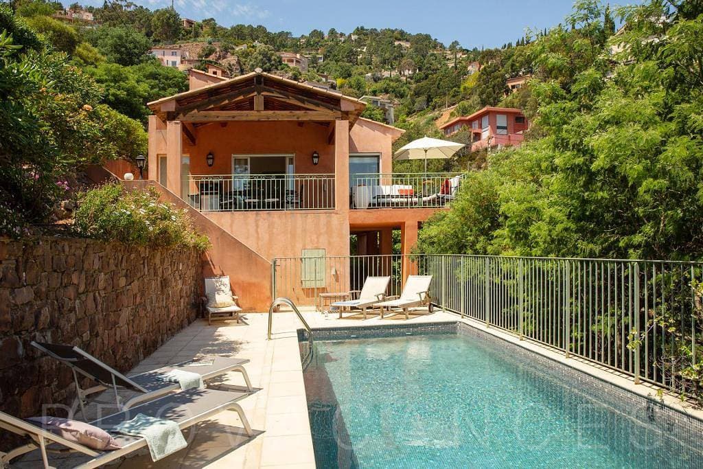 Ferienhaus mit privatem Pool in Théoule-sur-Mer 1