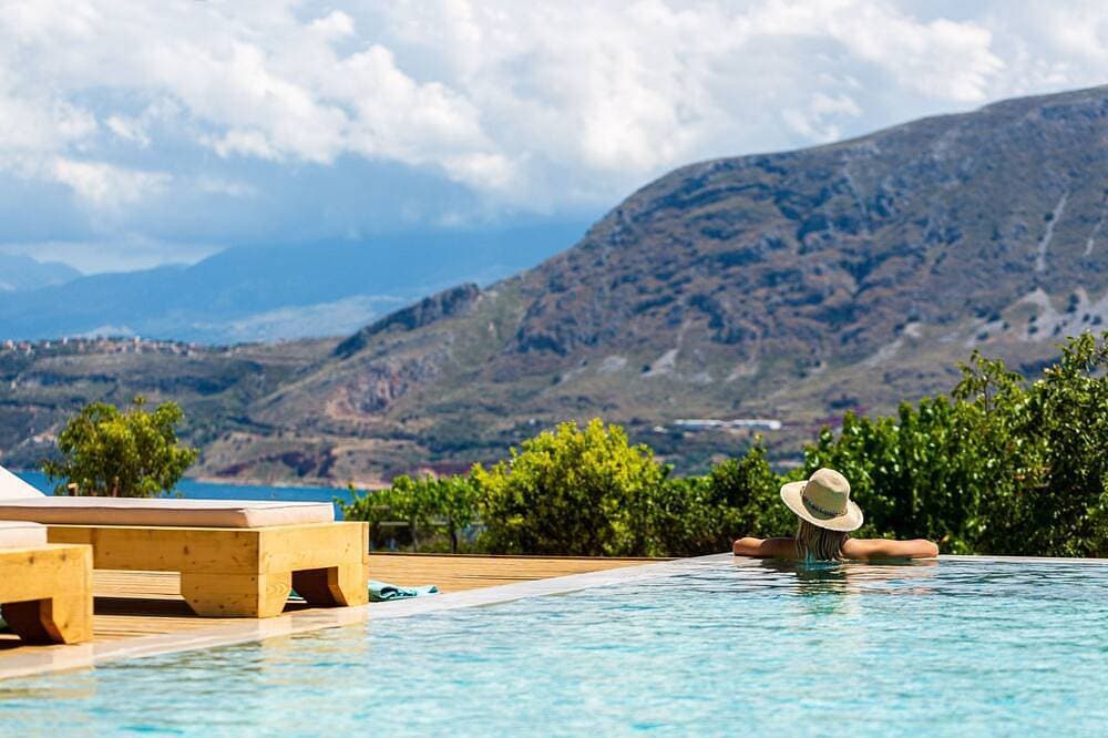 Luxury Ensuite Villa Overlooking Souda Bay 1