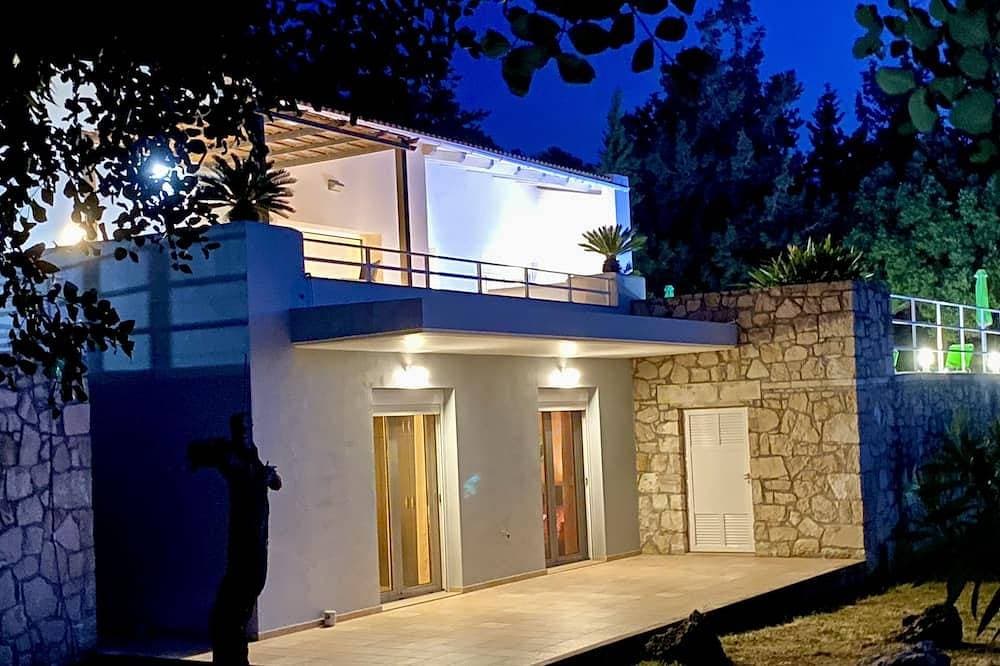 Foto 13 von 30: Moderne Villa für 1 bis 6 Personen, privater Pool, schöne Aussicht auf das Meer und die Berge