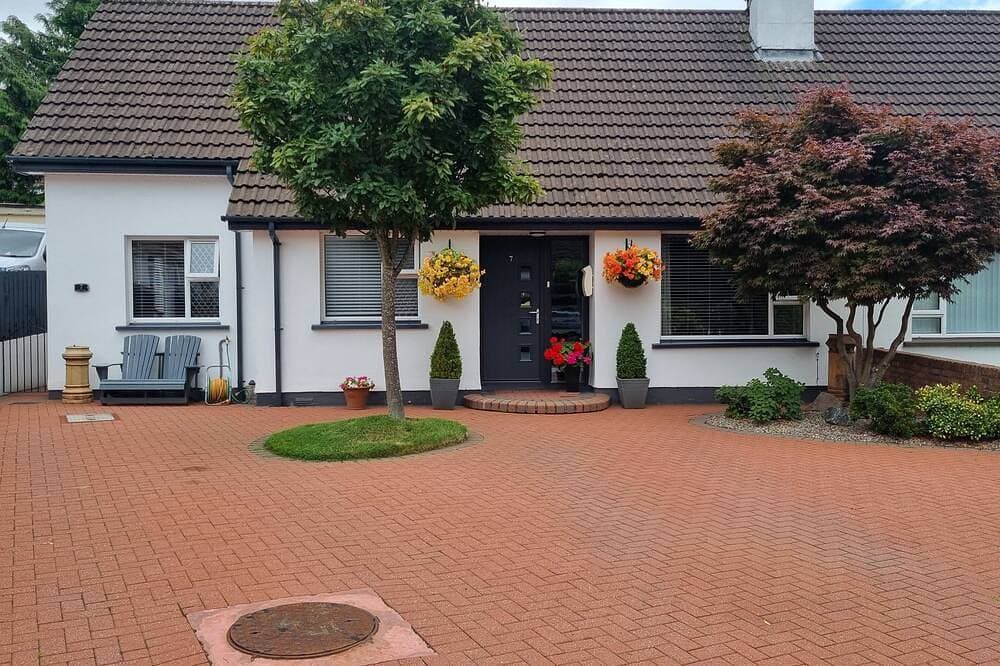 The Nook is a cosy holiday let in Rostrevor at the foot of the Mourne mountains. 1