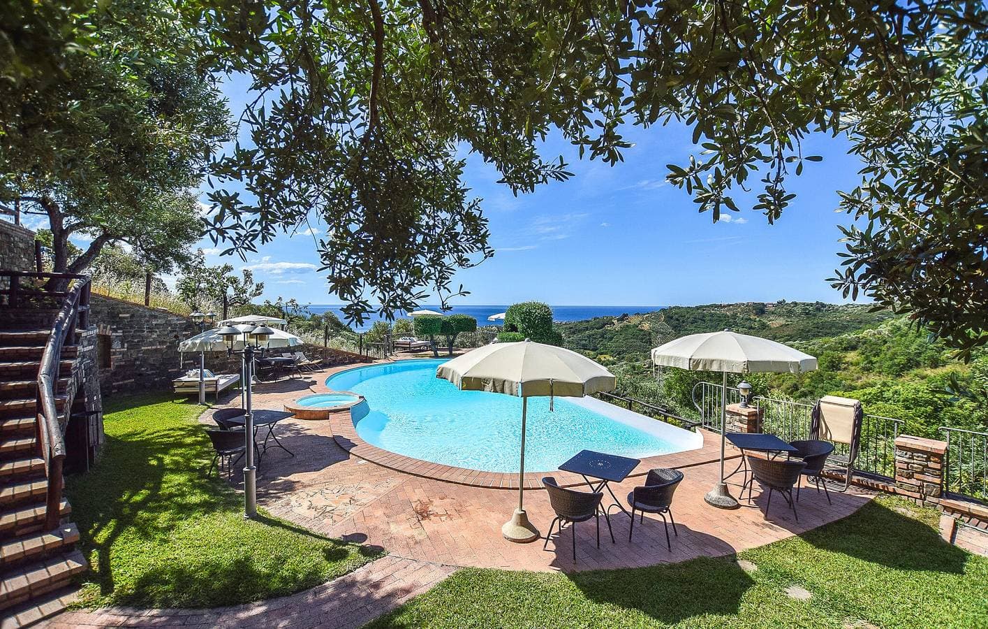 Foto 10 von 36: Apartment mit Meerblick, Pool und AC, 2 km zum Strand