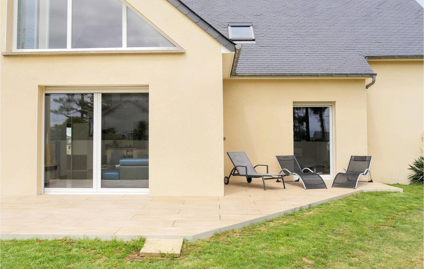 Foto 10 von 36: Juwel am Strand: 160qm mit TV, Parkplatz, Geschirrspüler, Garten und WiFi
