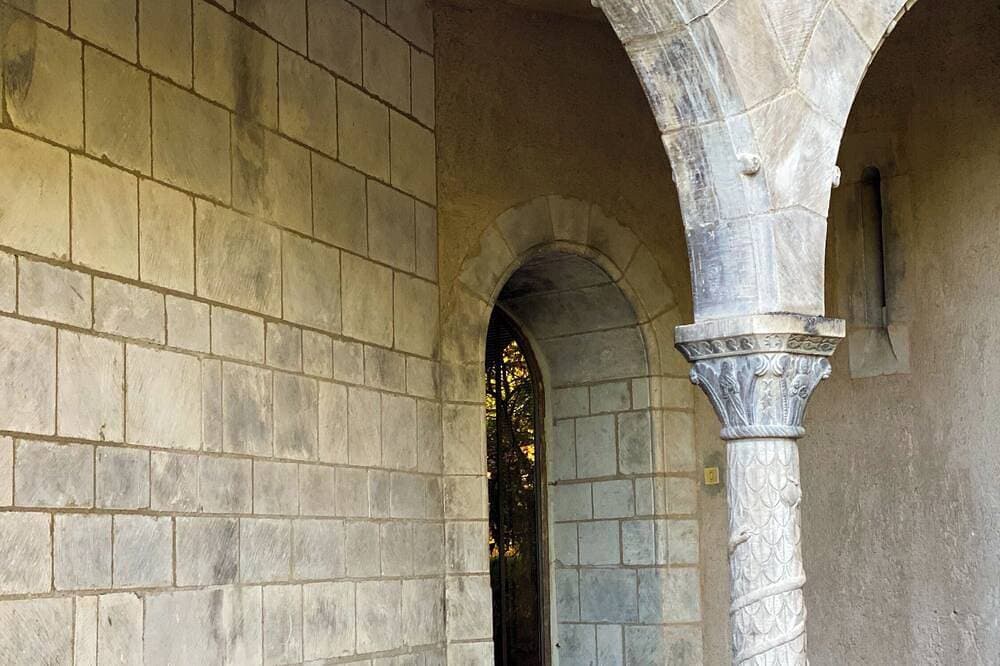 Foto 10 von 30: Kleine charmante Schloss