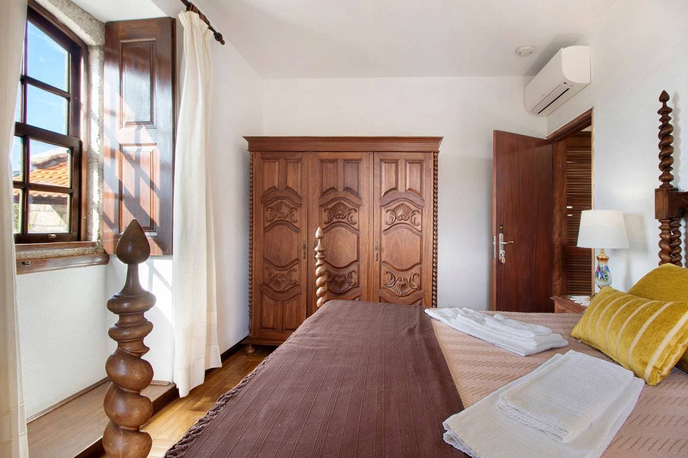 Foto 8 von 40: Zimmer 'Quarto 2 - Casa Do Adro' mit Bergblick, Wi-Fi und Klimaanlage