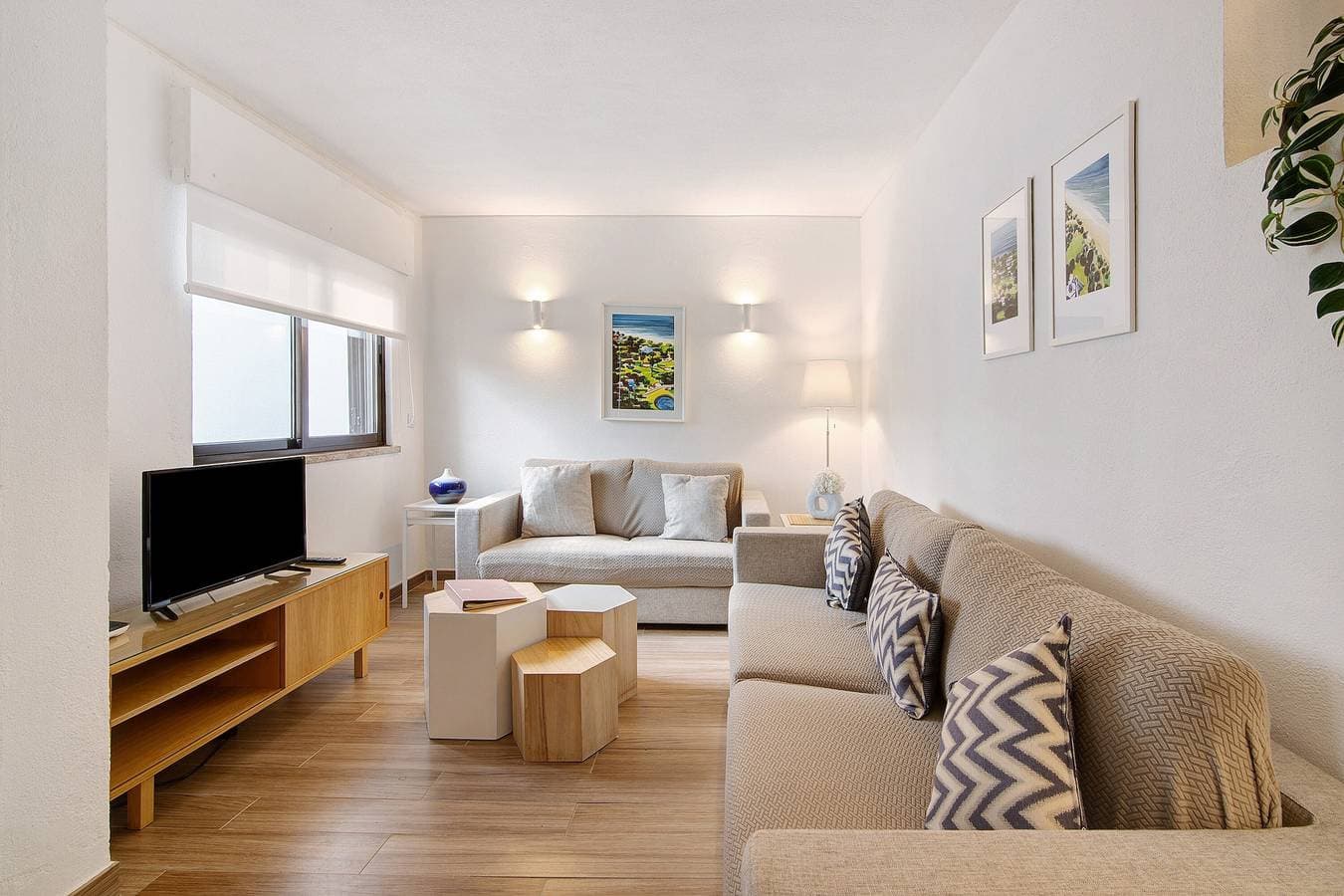 Foto 3 von 25: Ferienhaus 'Pear Tree' mit privater Terrasse, WLAN und Klimaanlage