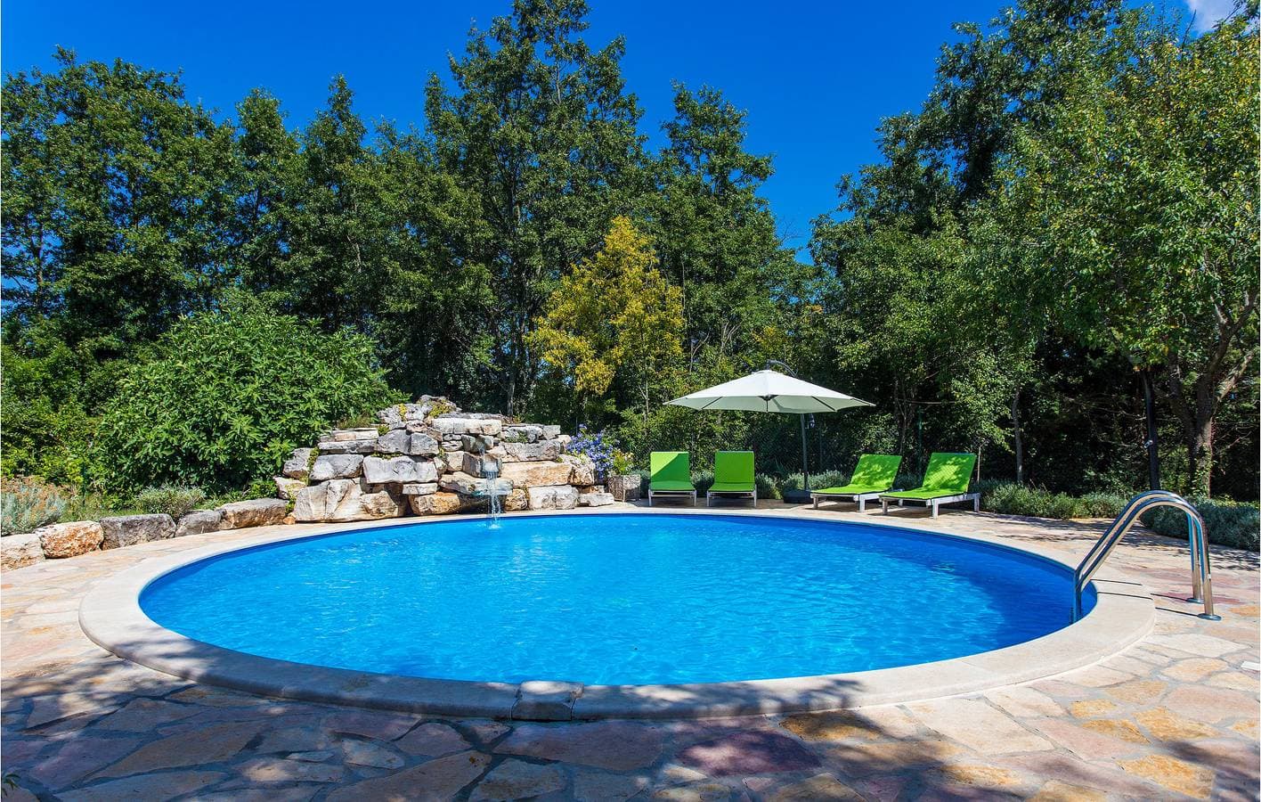 Foto 13 von 33: Gemütliche Ferienwohnung mit Pool, WLAN und Parkplatz