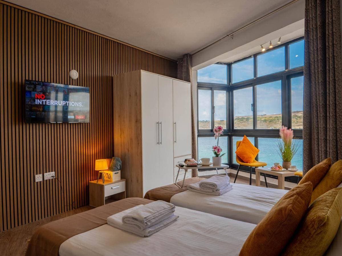 Shoreline Hideaway - Cross Over to the Beach! 1