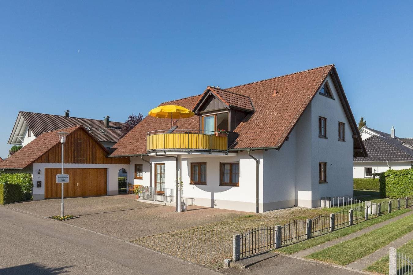 Foto 3 von 25: Gemütliche Ferienwohnung "Baur Nr. 1" bei Schloss Salem mit Wlan & Balkon; Parkplatz vorhanden
