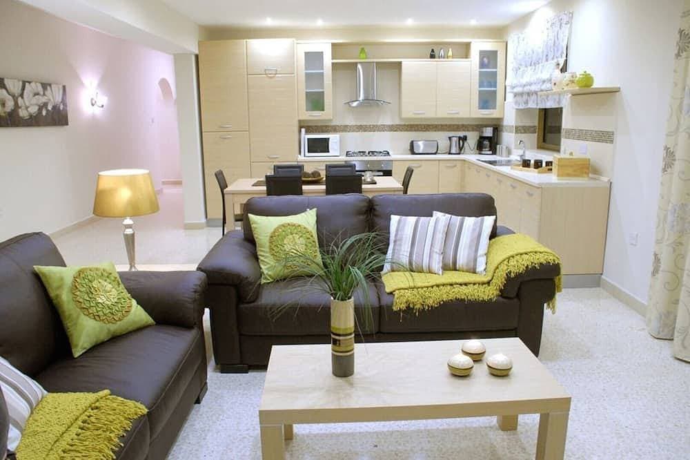 Foto 9 von 18: Superb villa 3, inviting pool and spacious outside space.Fully airconditioned.