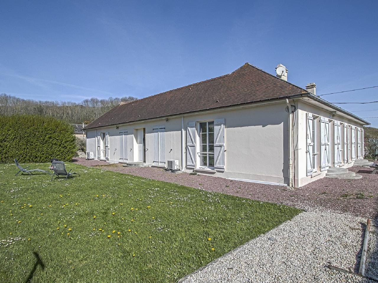 Geräumiges Ferienhaus in Aure sur Mer mit Garten 1