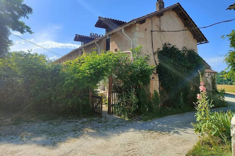 Foto 6 von 30: Steinhütten in ruhiger, ländlicher Umgebung