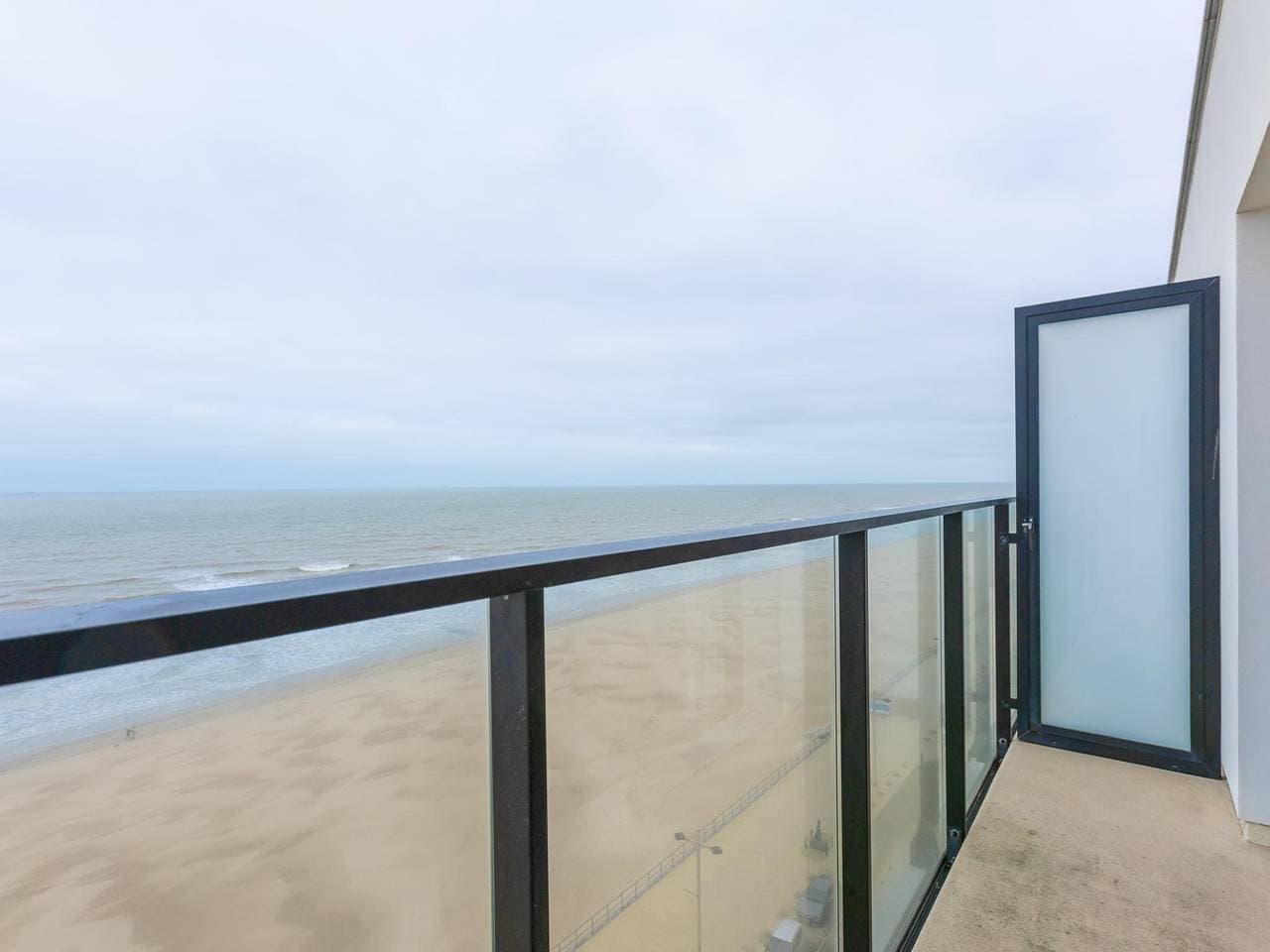 Foto 3 von 15: Apartment im 9. Stock mit Meerblick