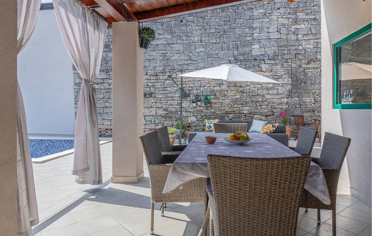 Foto 4 von 35: Gemütliche 2-Zimmer-Wohnung mit Terrasse, WLAN und Parkplatz, 1 km von Restaurants entfernt