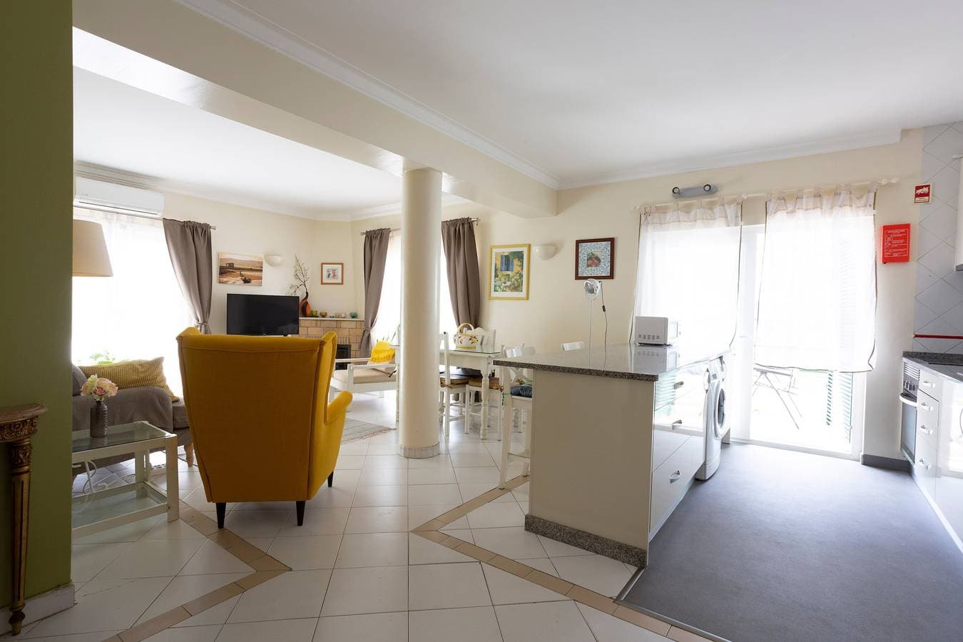 Foto 4 von 27: Ferienwohnung "Tyler" mit WLAN, Garten, Terrassen & Gemeinschaftspool