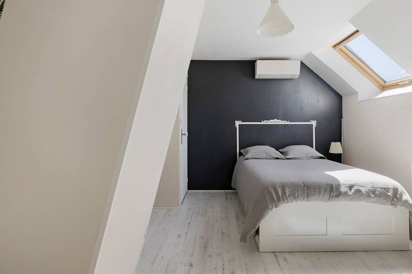 Foto 12 von 23: Gästezimmer „La Bienvenue“ mit gemeinsamer Terrasse, WLAN und Klimaanlage