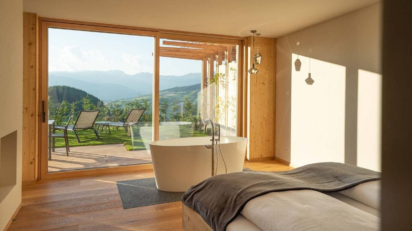 Foto 5 von 34: Schöne Ferienwohnung "Aura Chalets Nr 1" mit Bergblick, WLAN & Garten