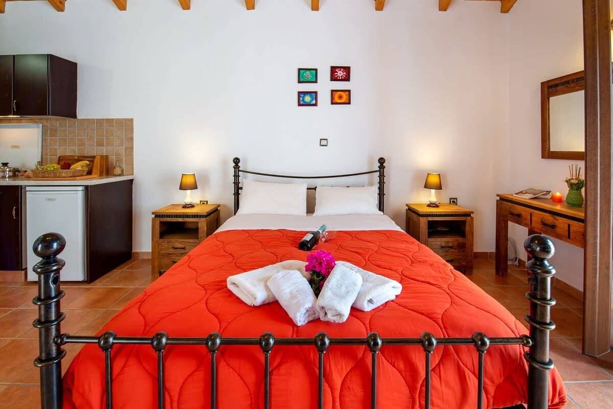 Foto 7 von 20: Kirki's Cozy Getaway - Paxoi Getaway w/ Jacuzzi
